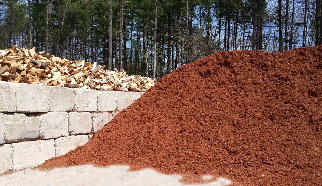 Lakeview Materials provides only the highest quality softwood bark mulch and authentic hemlock imported from Canada and aged in New Hampshire. Free delivery over 20yds. Stop in at 475 DW Highway to pick up your landscaping materials or call 603.365.1623 to arrange for our convenient local delivery.